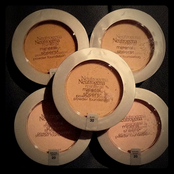 Powder foundation - Picture 1 of 5